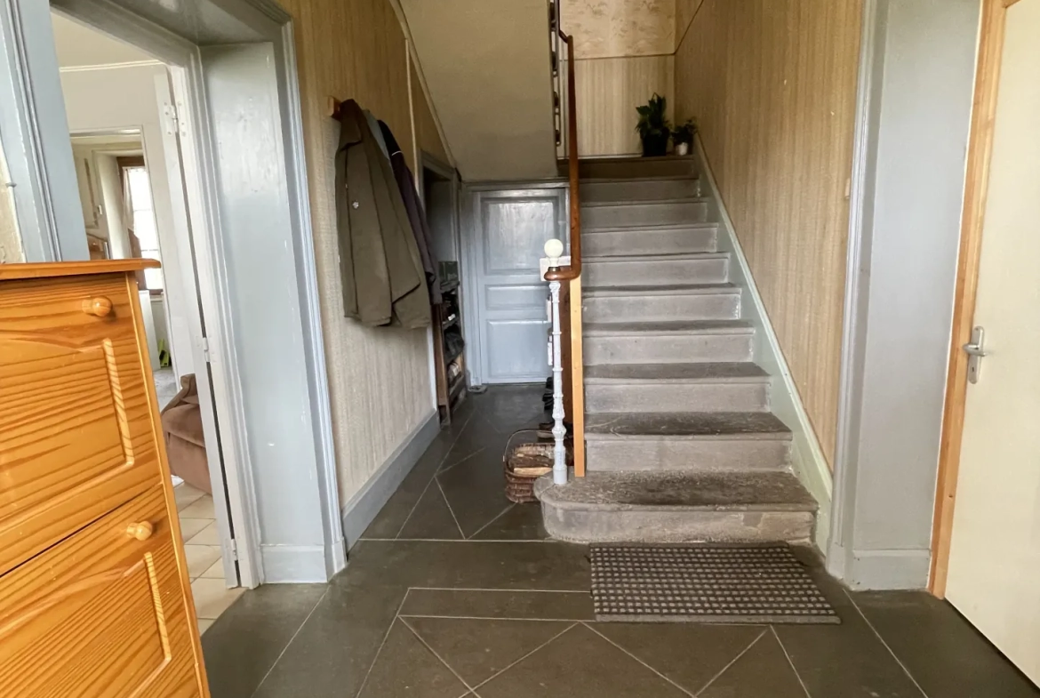 Maison de maître à Cognat-Lyonne de 133 m² avec dépendances et jardin arboré 