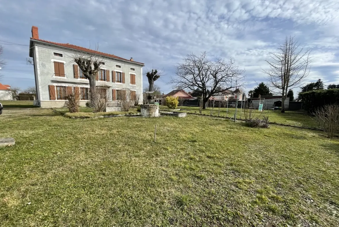 Maison de maître à Cognat-Lyonne de 133 m² avec dépendances et jardin arboré 
