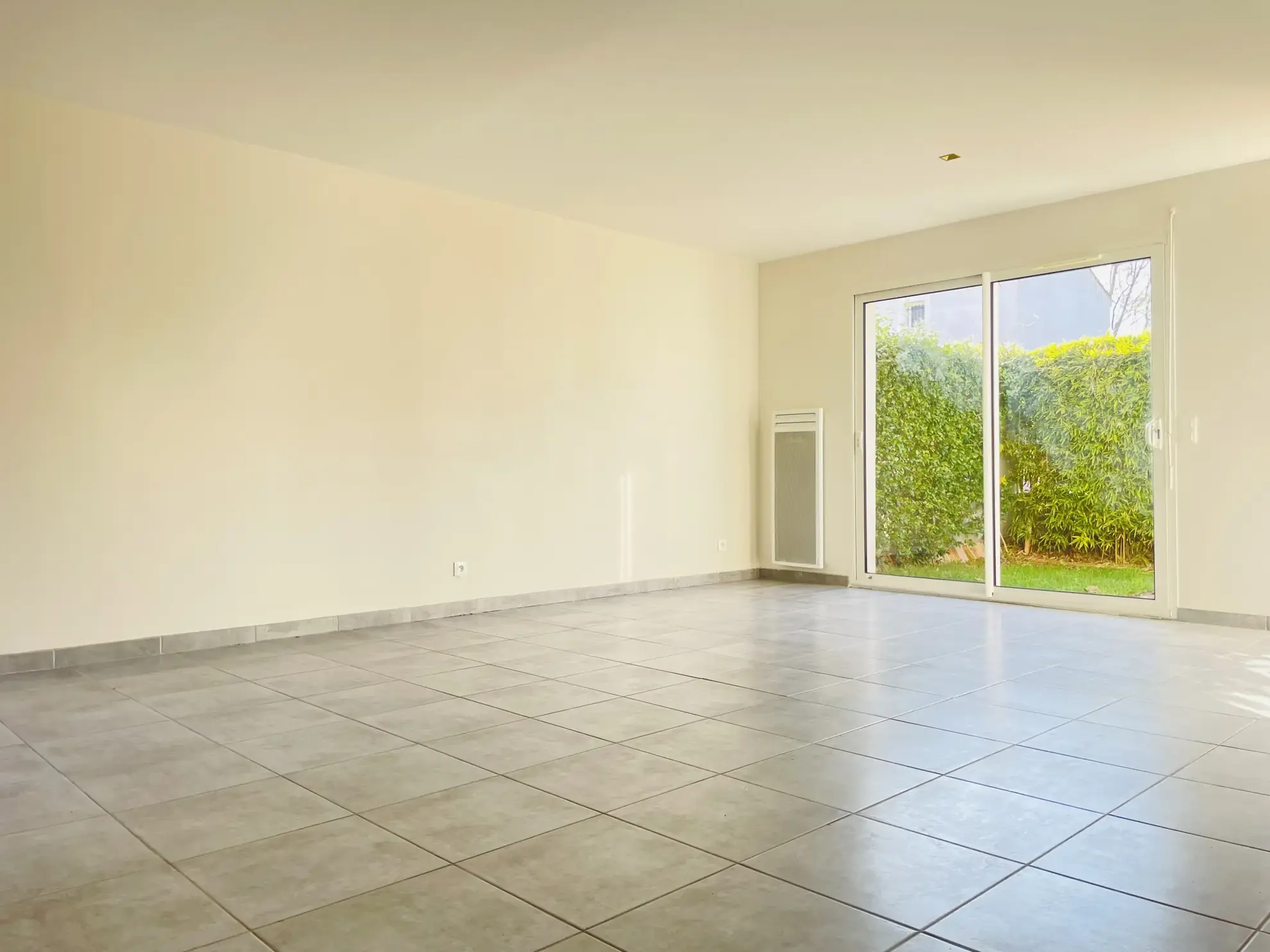 Maison neuve de 80 m² à Vidauban avec terrasse et stationnement privé 