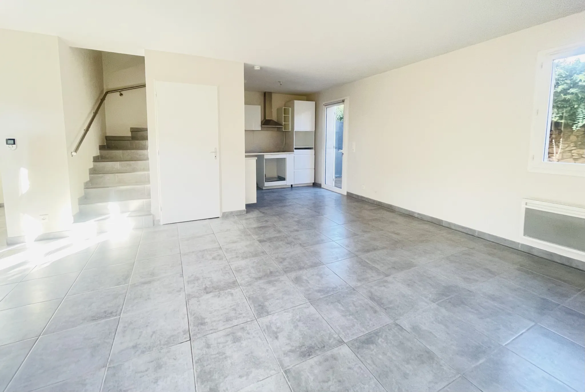 Maison neuve de 80 m² à Vidauban avec terrasse et stationnement privé 