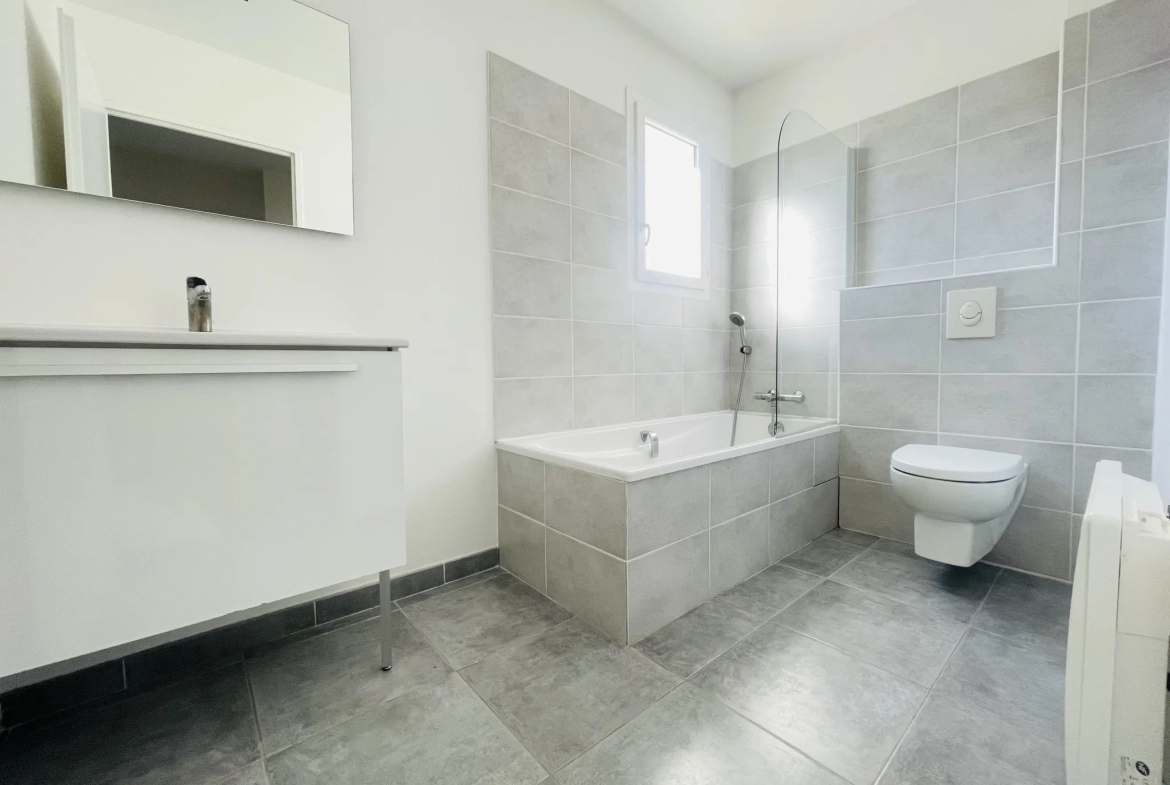 Maison neuve de 80 m² à Vidauban avec terrasse et stationnement privé 