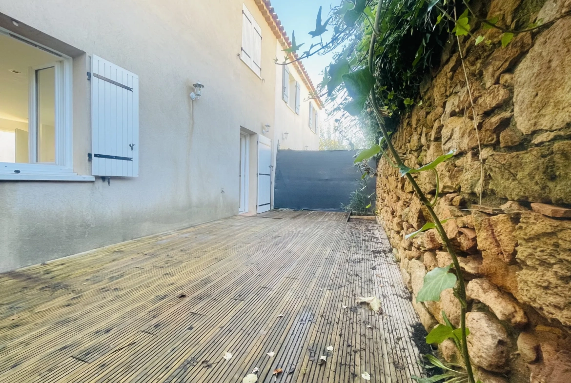 Maison neuve de 80 m² à Vidauban avec terrasse et stationnement privé 