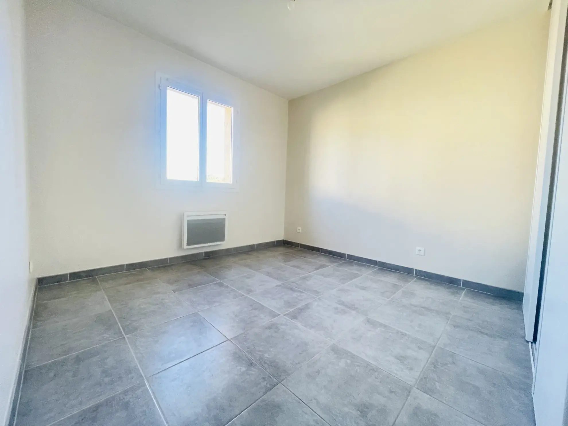 Maison neuve de 80 m² à Vidauban avec terrasse et stationnement privé 