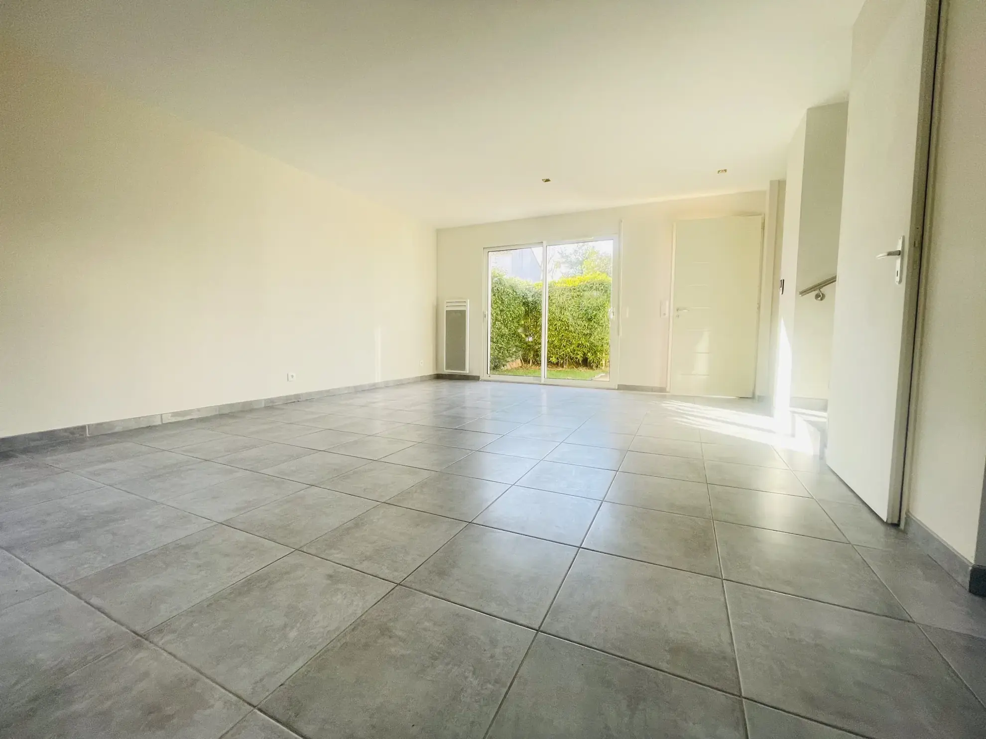 Maison neuve de 80 m² à Vidauban avec terrasse et stationnement privé 