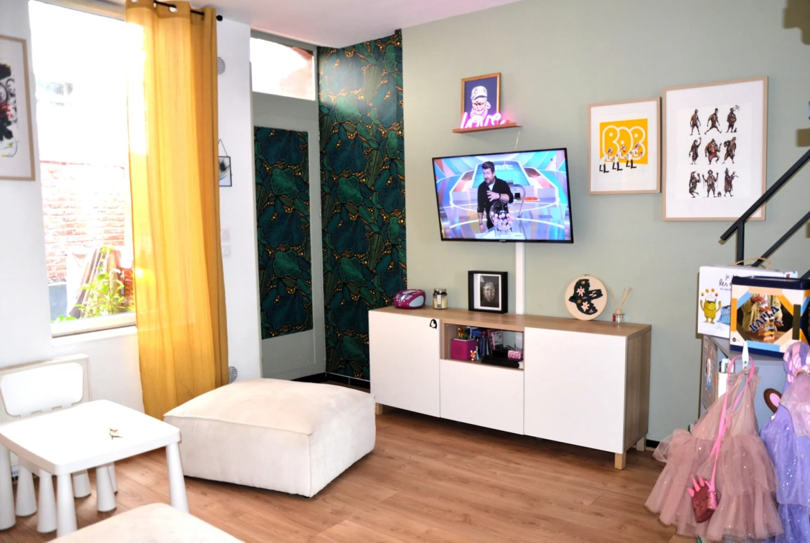 Maison rénovée avec 3 chambres, cour et confort moderne à Tourcoing 
