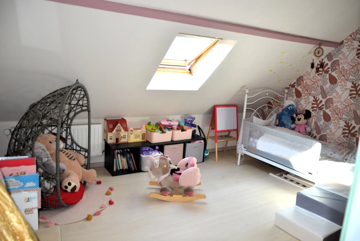 Maison rénovée avec 3 chambres, cour et confort moderne à Tourcoing 