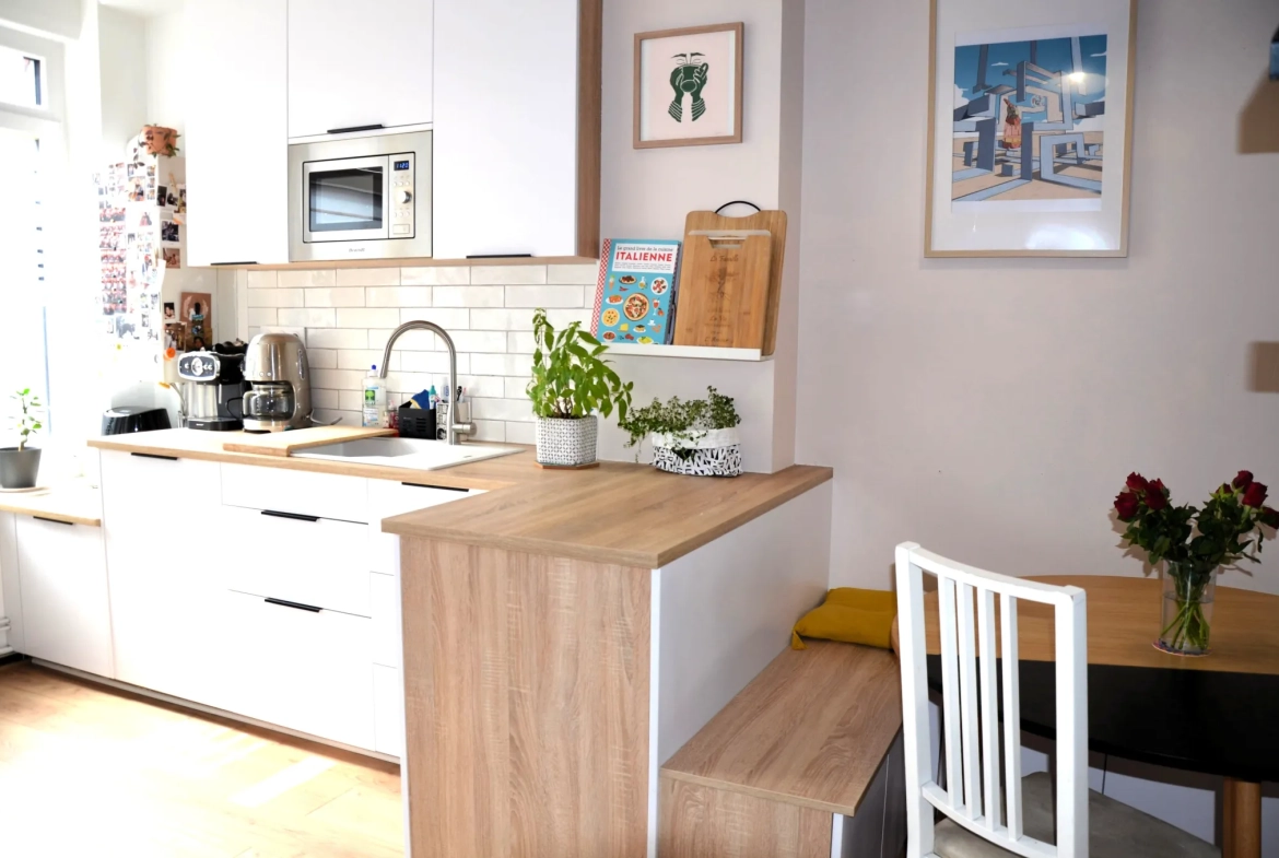 Maison rénovée avec 3 chambres, cour et confort moderne à Tourcoing 