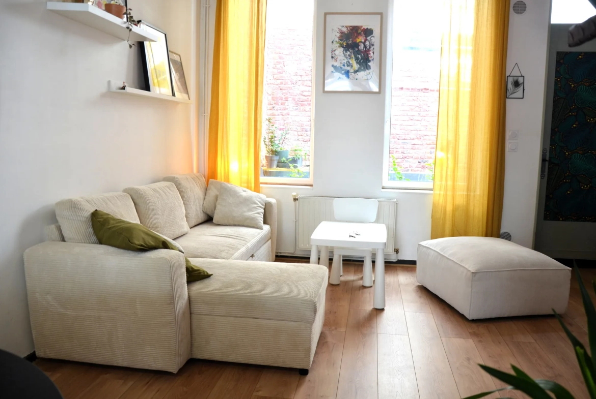 Maison rénovée avec 3 chambres, cour et confort moderne à Tourcoing 