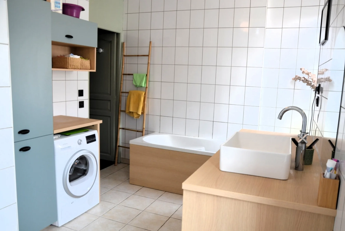 Maison rénovée avec 3 chambres, cour et confort moderne à Tourcoing 