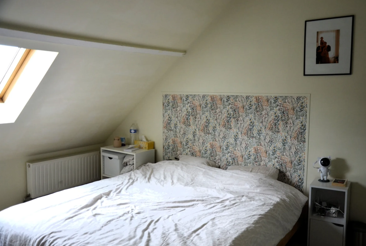 Maison rénovée avec 3 chambres, cour et confort moderne à Tourcoing 