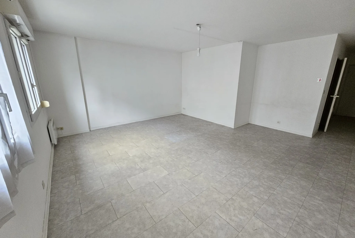 Studio de 40 m² à Bourges avec services séniors et emplacement privilégié 