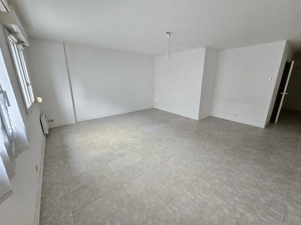 Studio de 40 m² à Bourges avec services séniors et emplacement privilégié 