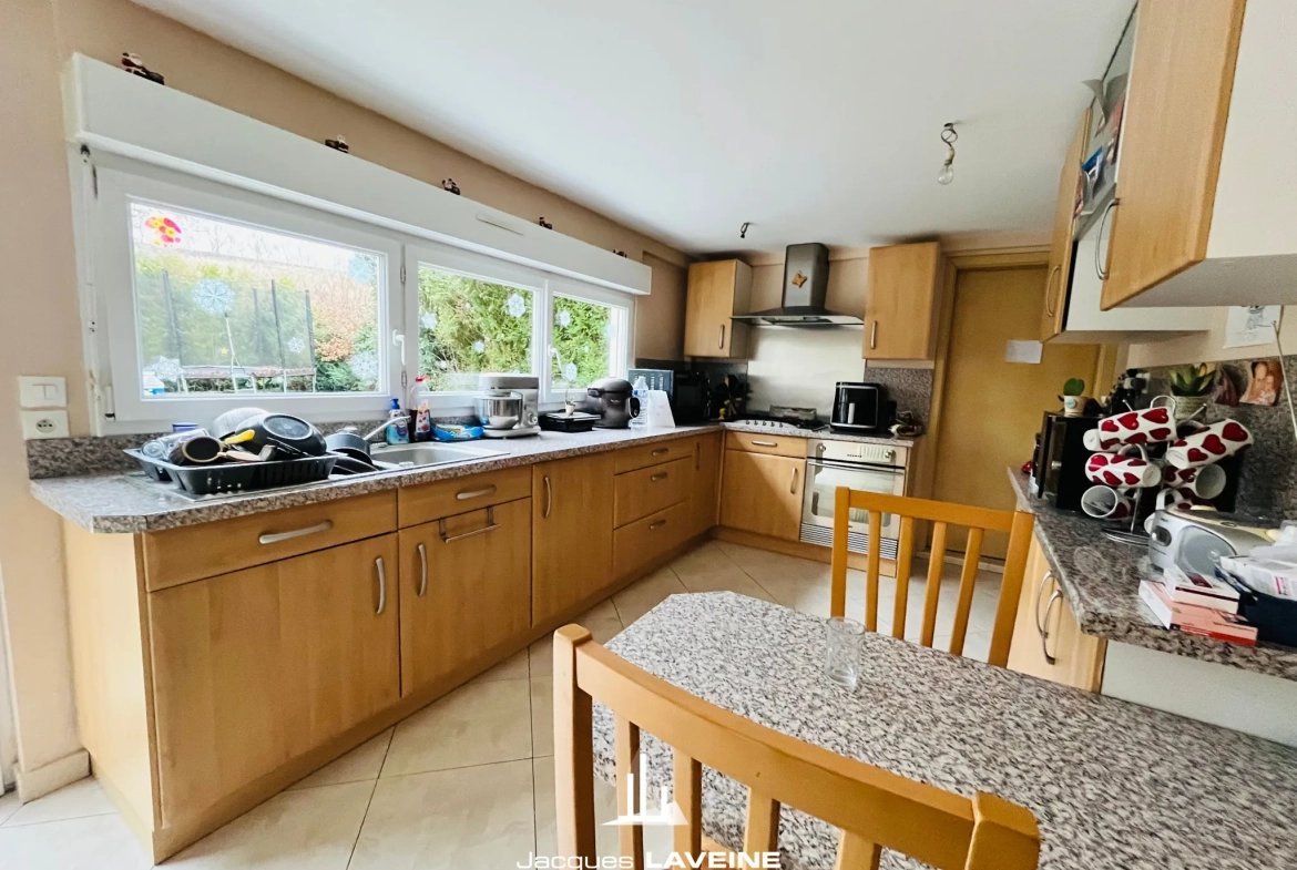 Maison à vendre à Metz avec 4 chambres, jardin et garage - Idéal investissement 