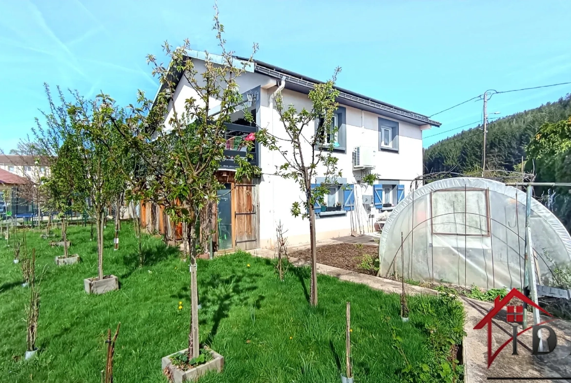 Vente d'une maison rénovée de 115 m² à Granges-sur-Vologne, proche Gérardmer 
