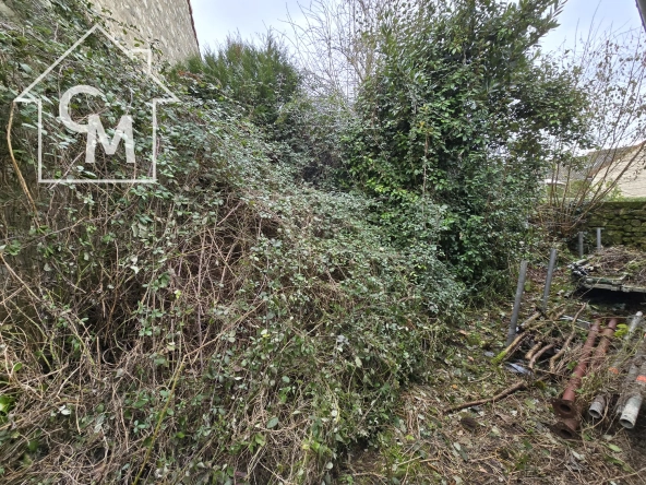 Maison de ville à vendre à Lesigny, 67 m² avec jardin et cabanon 