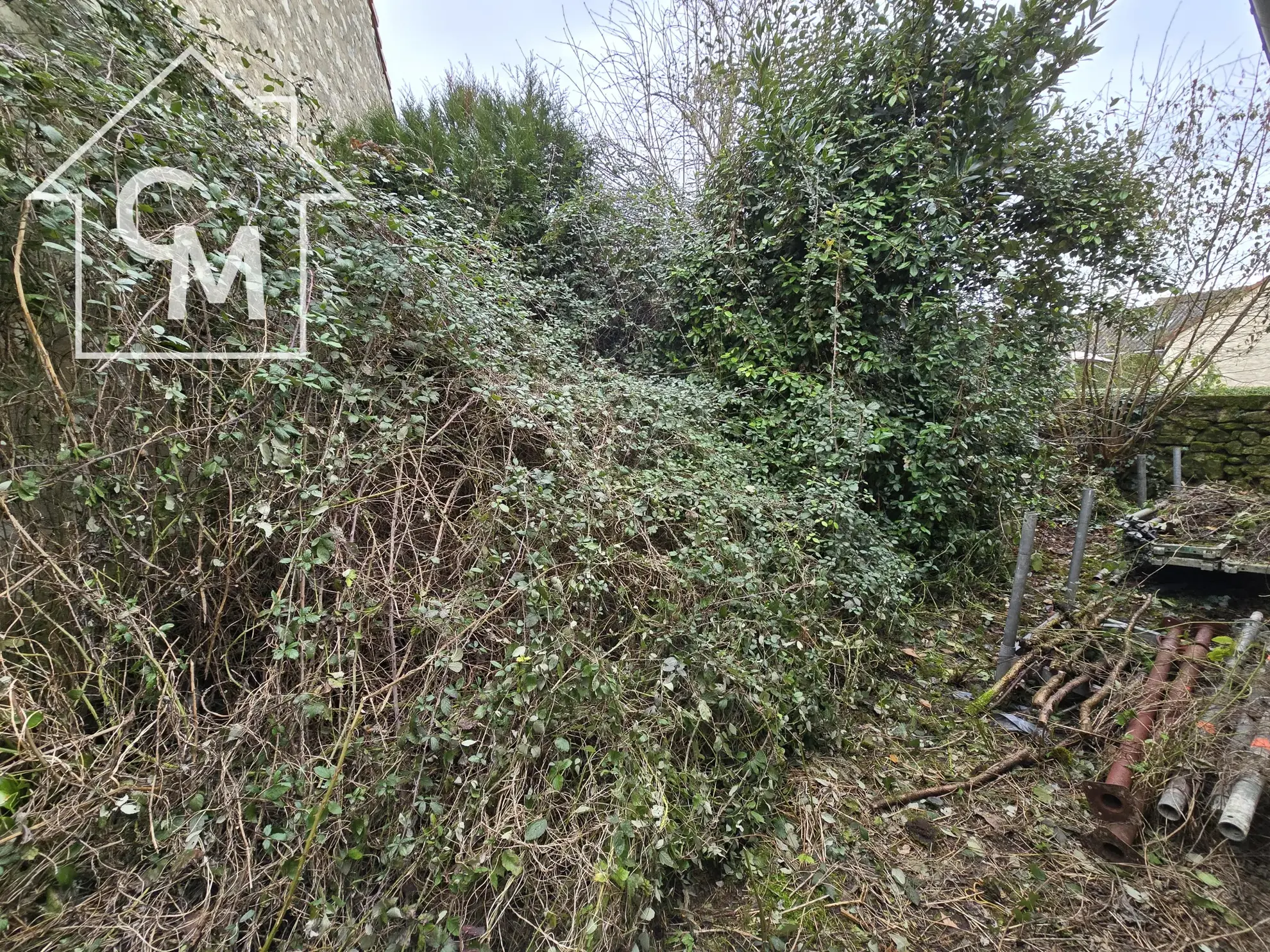 Maison de ville à vendre à Lesigny, 67 m² avec jardin et cabanon 