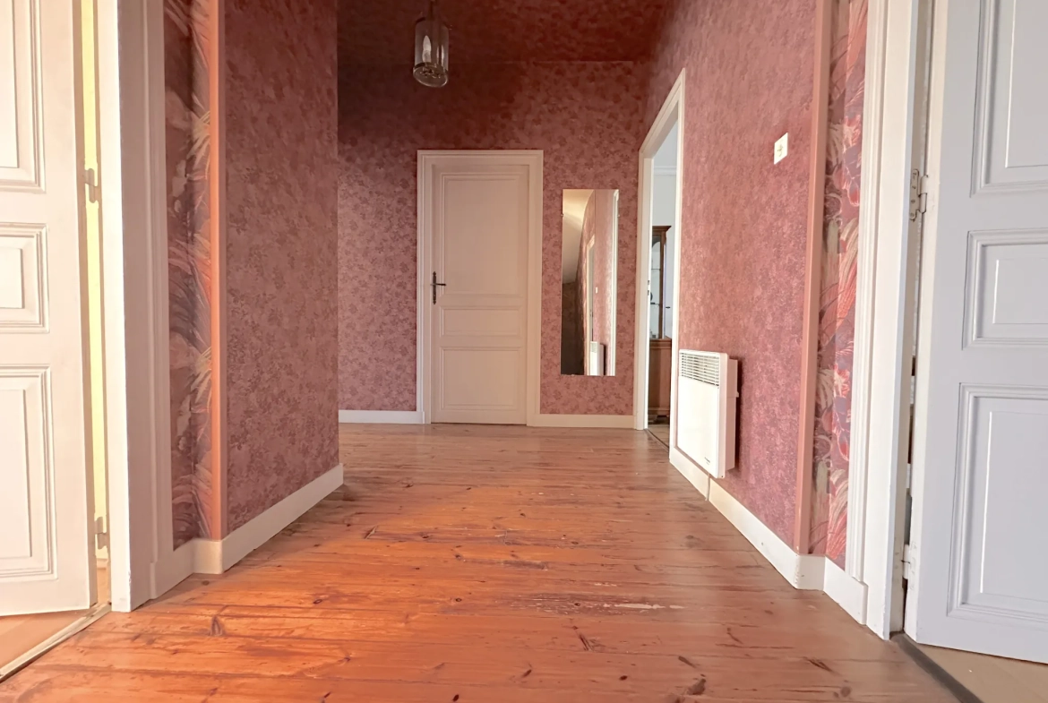 Maison en pierre à vendre au Le Pallet, 5 chambres, jardin, proche gare et commerces 
