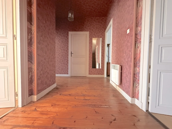 Maison en pierre à vendre au Le Pallet, 5 chambres, jardin, proche gare et commerces 