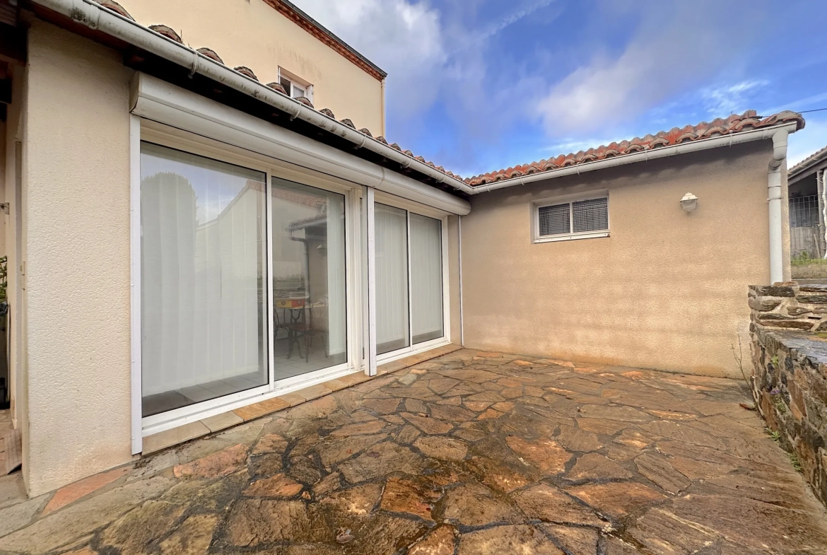Maison en pierre à vendre au Le Pallet, 5 chambres, jardin, proche gare et commerces 