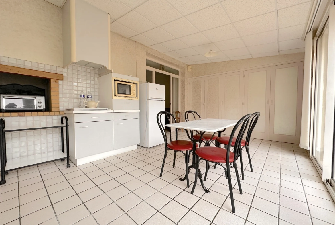 Maison en pierre à vendre au Le Pallet, 5 chambres, jardin, proche gare et commerces 