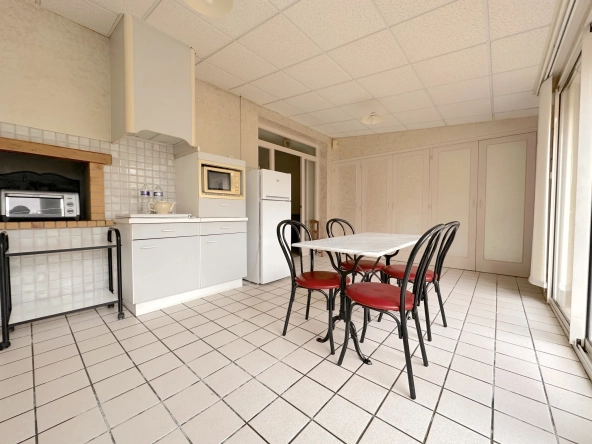 Maison en pierre à vendre au Le Pallet, 5 chambres, jardin, proche gare et commerces 