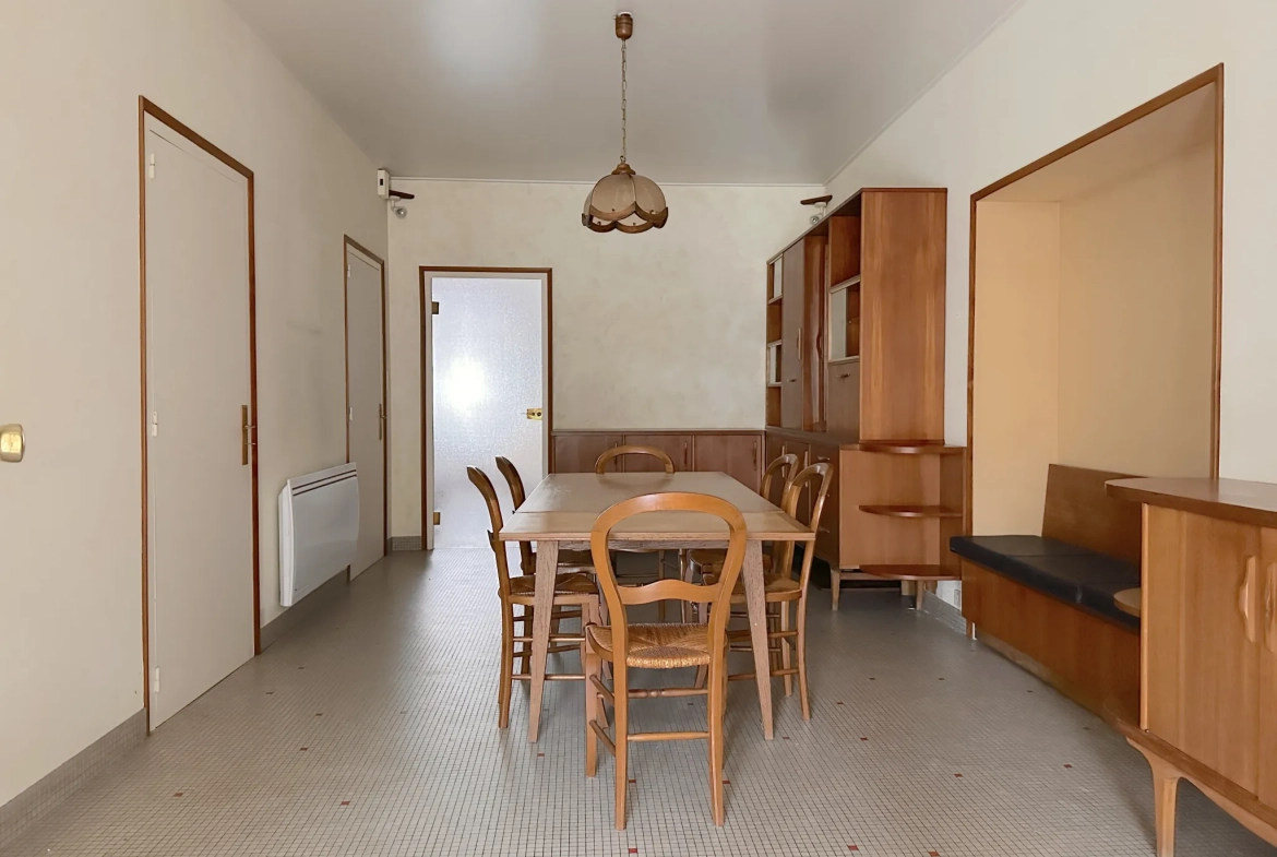 Maison en pierre à vendre au Le Pallet, 5 chambres, jardin, proche gare et commerces 
