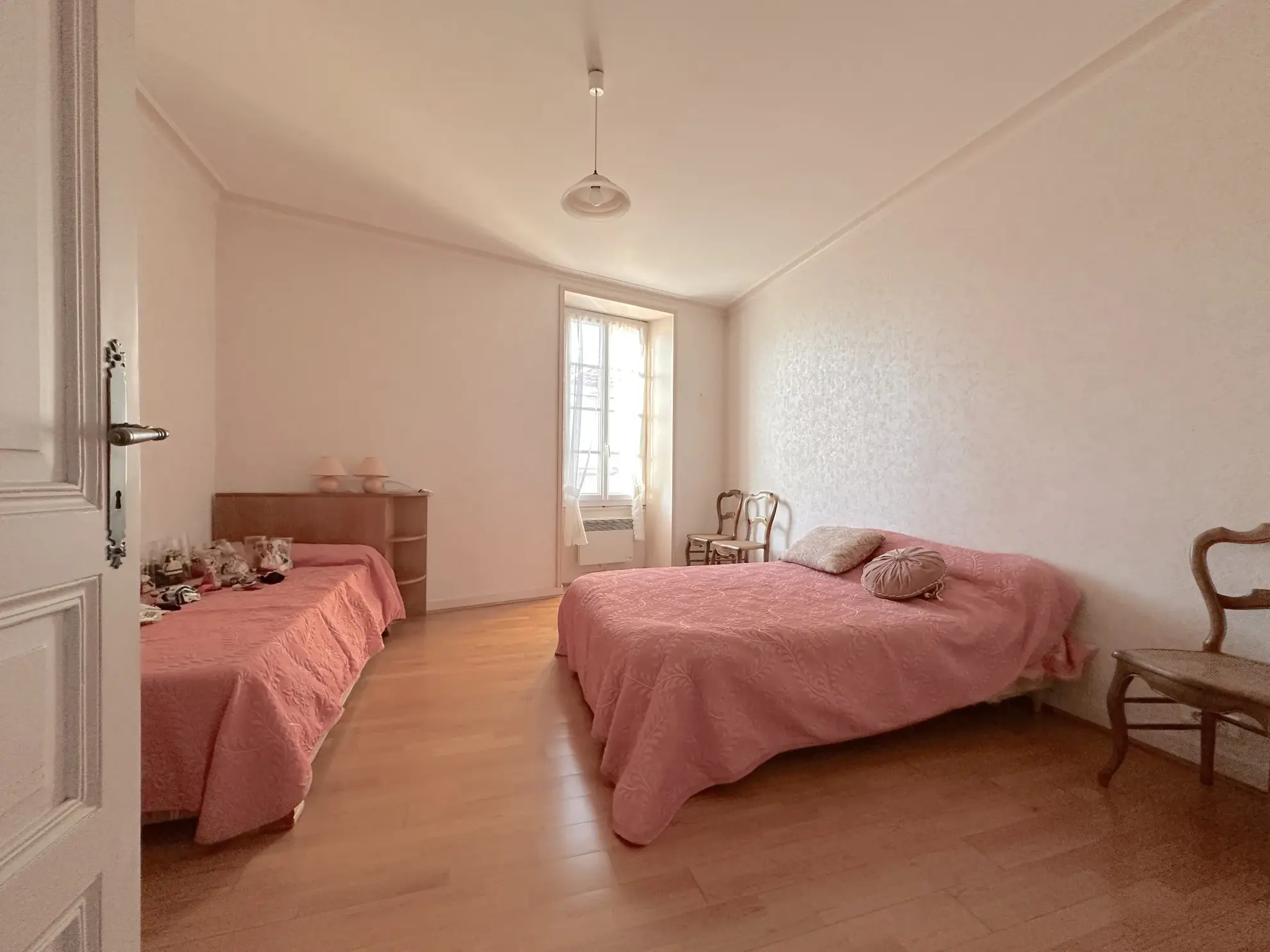 Maison en pierre à vendre au Le Pallet, 5 chambres, jardin, proche gare et commerces 