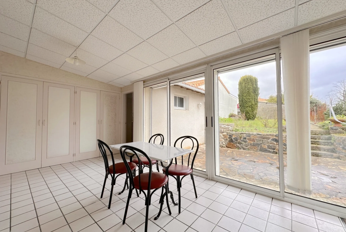Maison en pierre à vendre au Le Pallet, 5 chambres, jardin, proche gare et commerces 