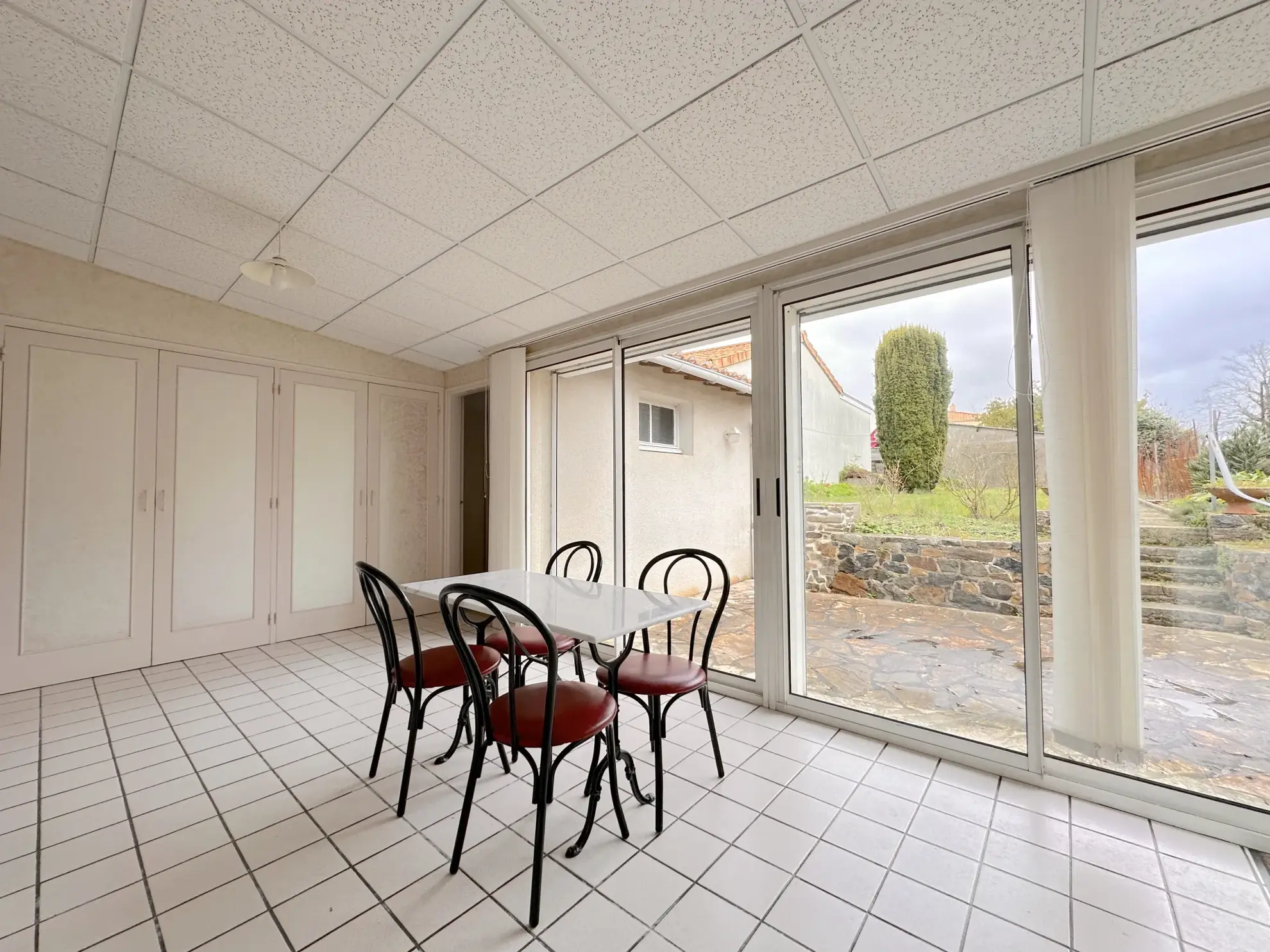 Maison en pierre à vendre au Le Pallet, 5 chambres, jardin, proche gare et commerces 
