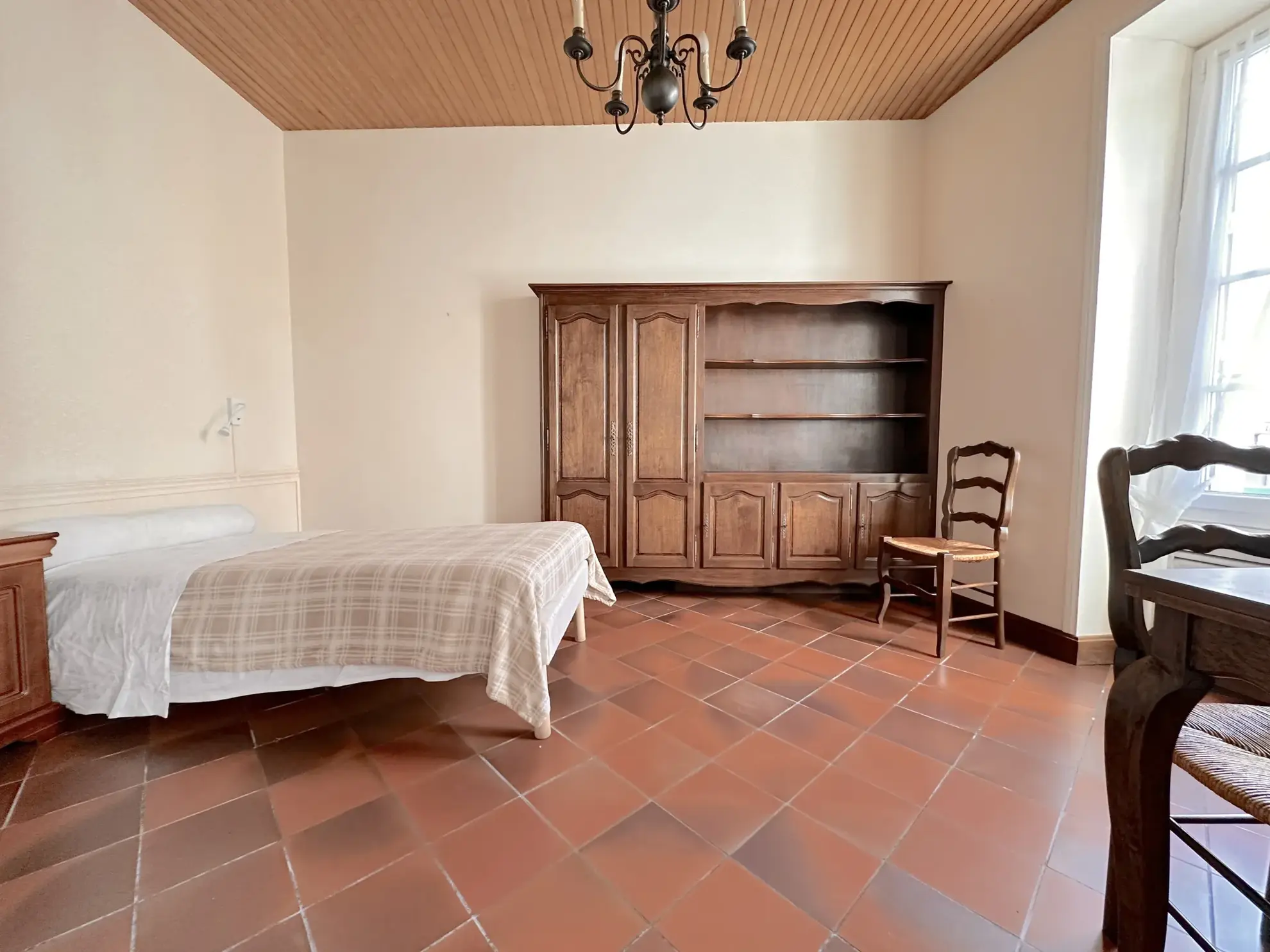 Maison en pierre à vendre au Le Pallet, 5 chambres, jardin, proche gare et commerces 