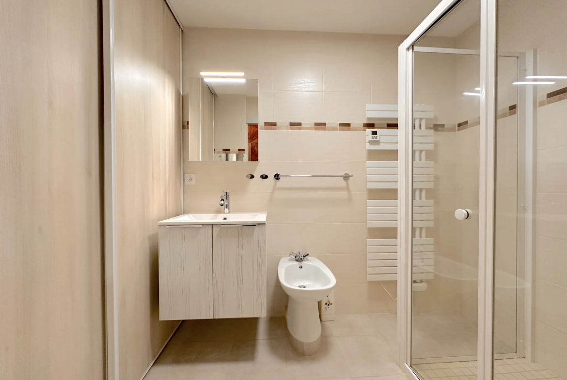 Maison en pierre à vendre au Le Pallet, 5 chambres, jardin, proche gare et commerces 