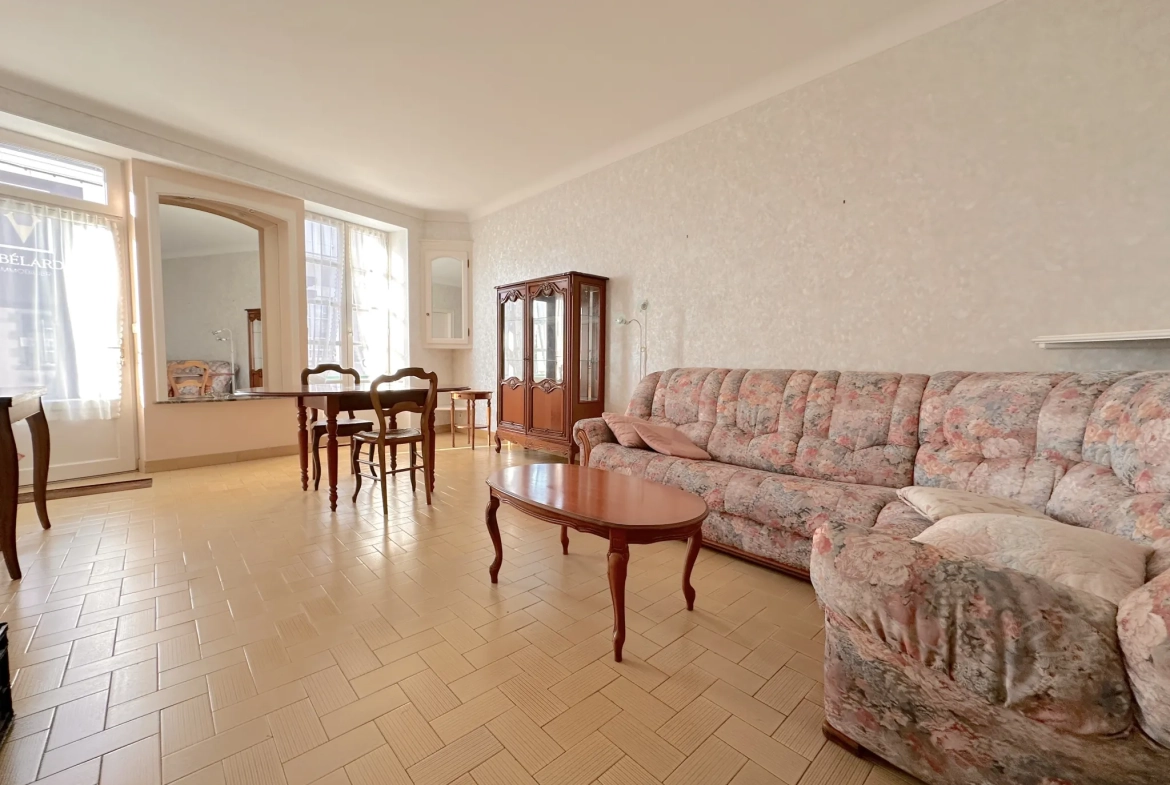 Maison en pierre à vendre au Le Pallet, 5 chambres, jardin, proche gare et commerces 