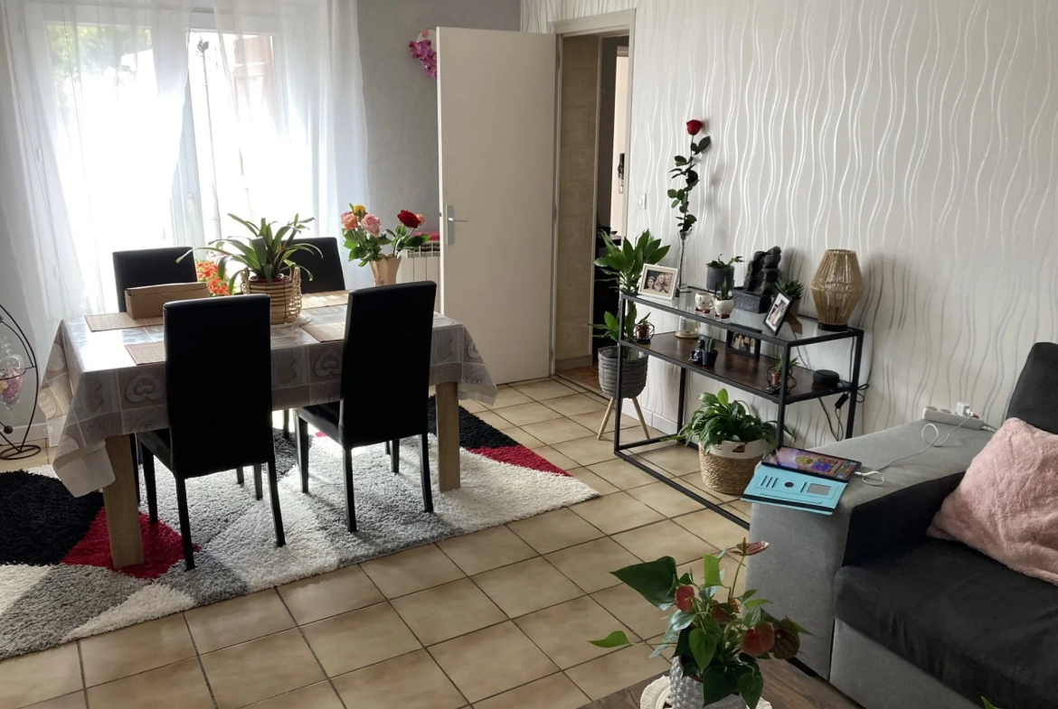 Charmante maison à Pougues-les-Eaux avec garage et terrain, idéale pour investissement ou résidence principale 