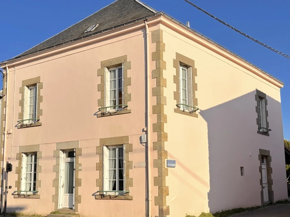 Maison en pierre à vendre au Le Pallet, 5 chambres, jardin, proche gare et commerces 