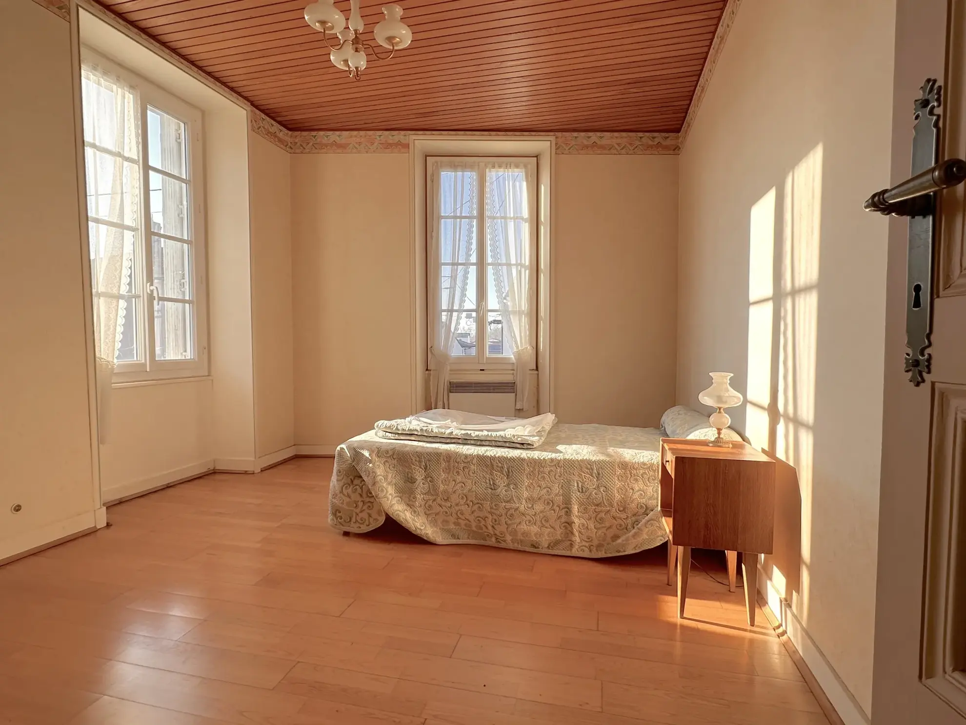 Maison en pierre à vendre au Le Pallet, 5 chambres, jardin, proche gare et commerces 