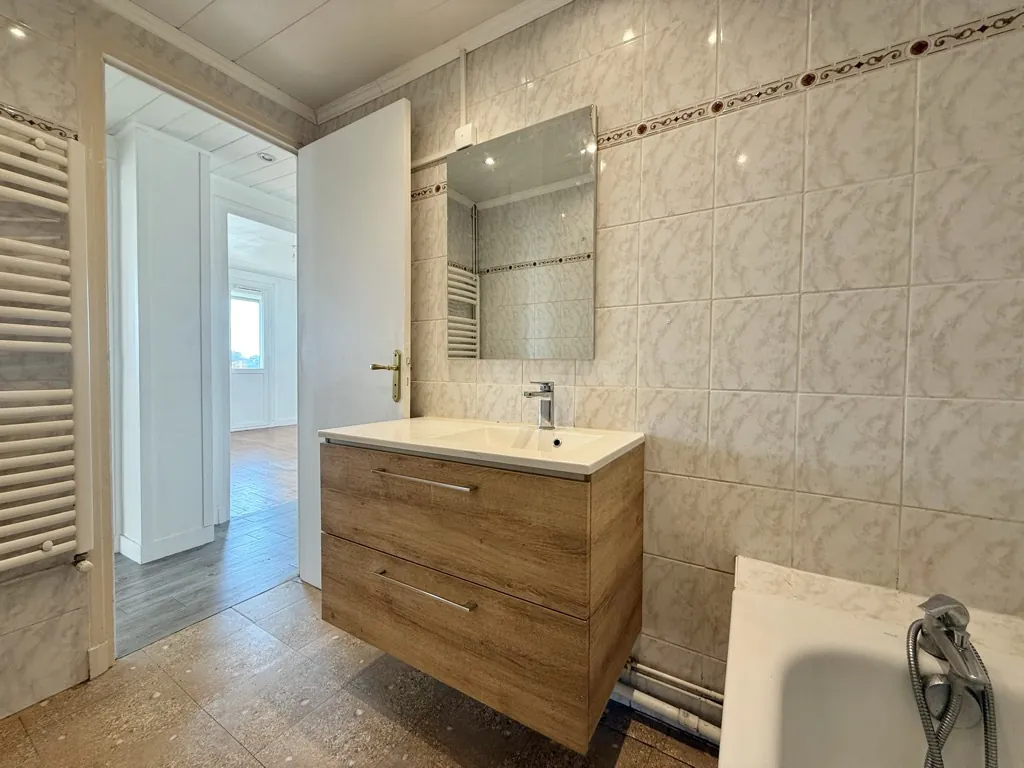 Appartement 86 m² avec Balcon et Vue Imprenable à Guilherand-Granges 