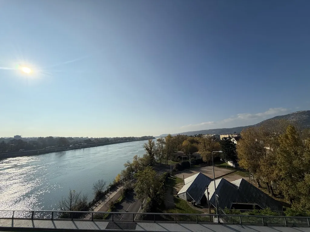 Appartement 86 m² avec Balcon et Vue Imprenable à Guilherand-Granges 