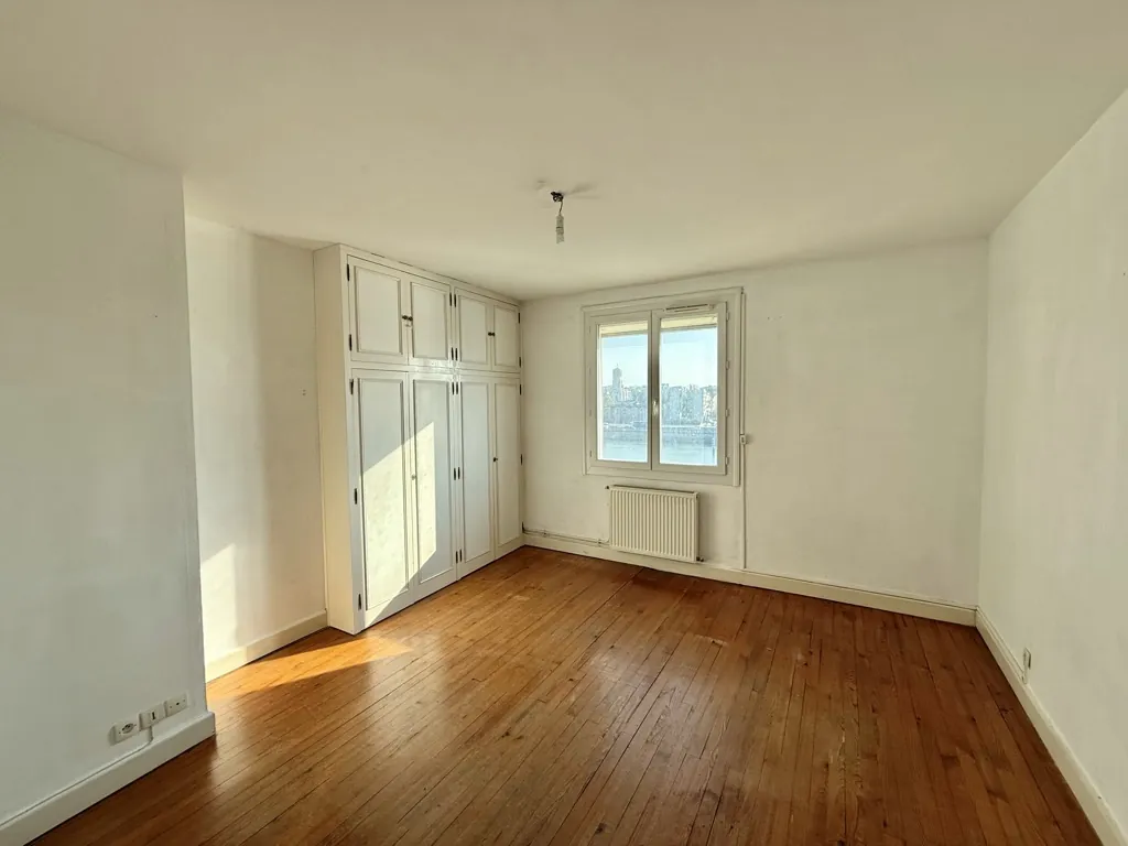 Appartement 86 m² avec Balcon et Vue Imprenable à Guilherand-Granges 