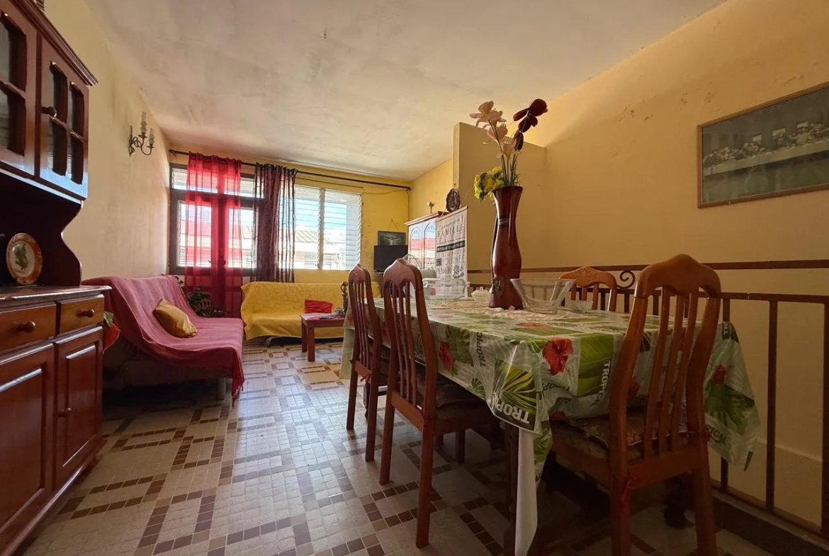 Maison à Fort-de-France Sainte-Thérèse, potentiel d'investissement et aménagements multiples 