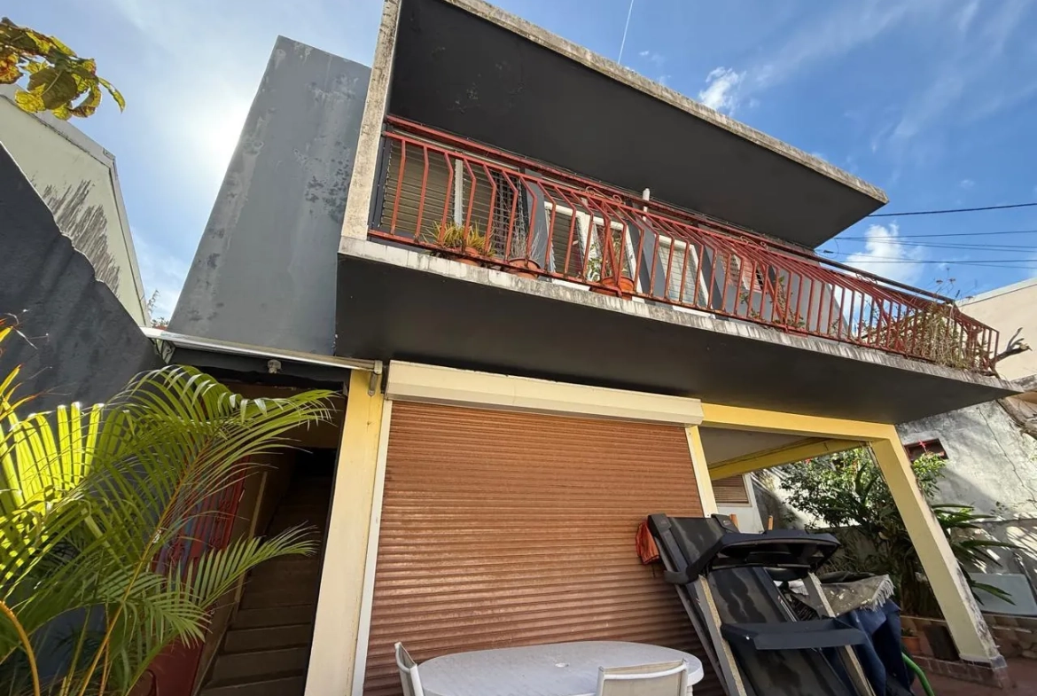 Maison à Fort-de-France Sainte-Thérèse, potentiel d'investissement et aménagements multiples 
