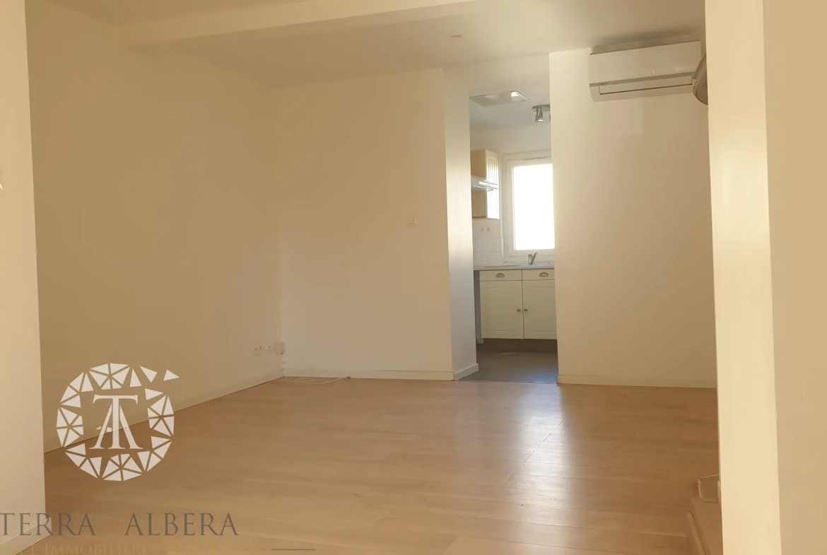 Maison de village rénovée avec garage et vue sur le Canigou à Sorede 