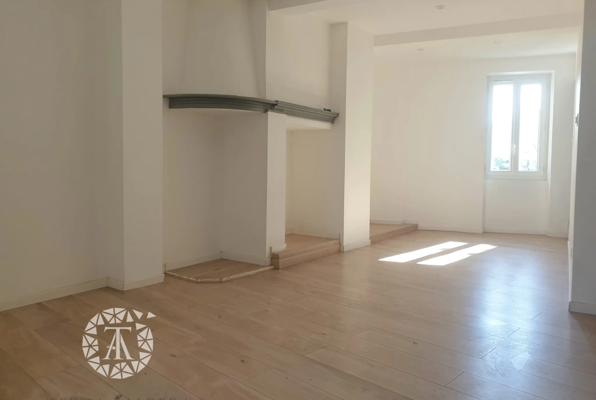 Maison de village rénovée avec garage et vue sur le Canigou à Sorede 