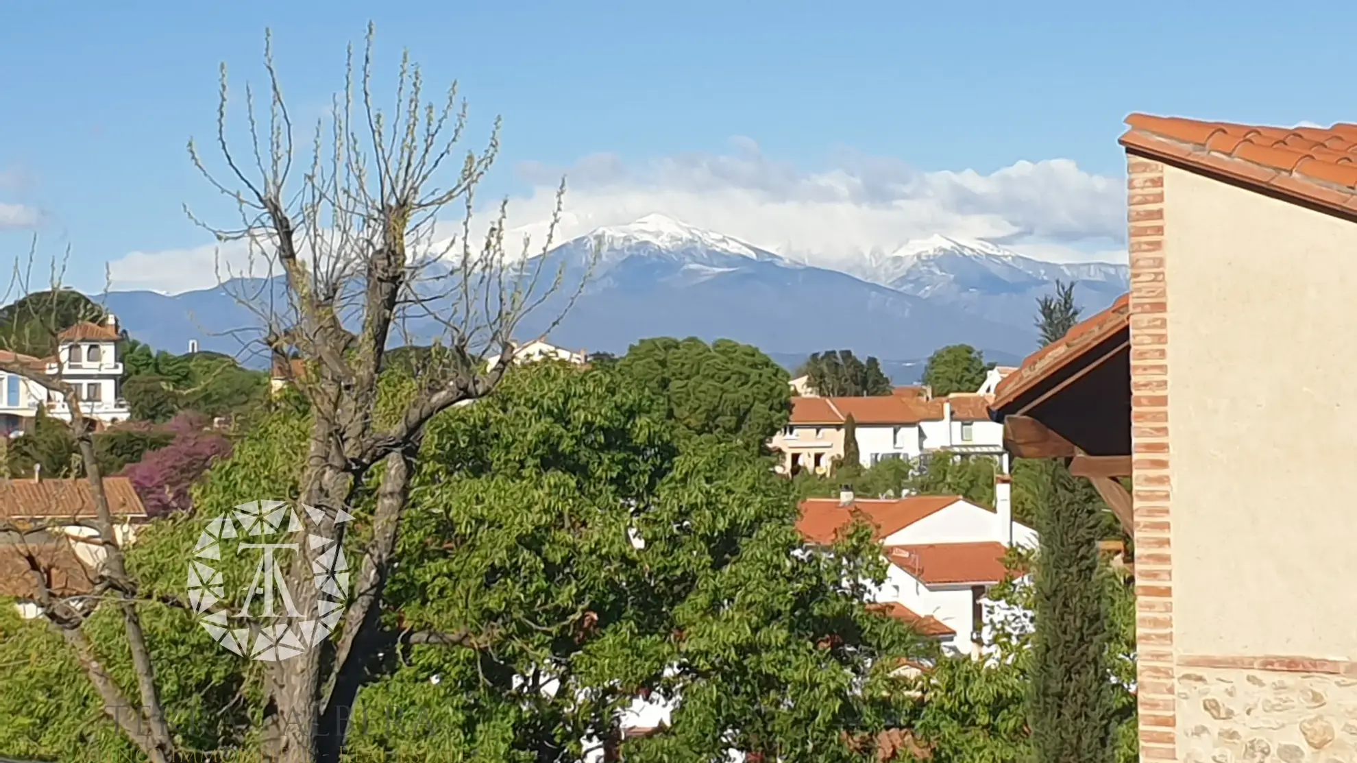 Maison de village rénovée avec garage et vue sur le Canigou à Sorede 