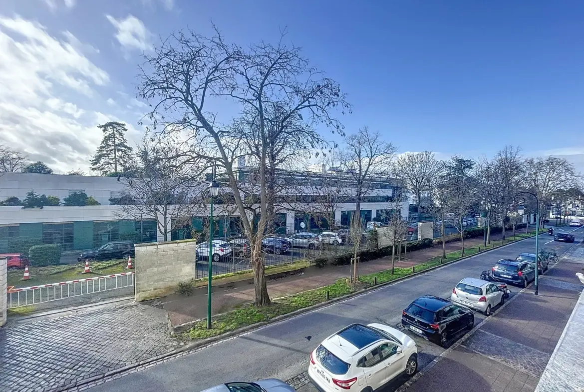 Appartement 2 pièces avec balcon, cave et parking au cœur de Rueil-Malmaison 