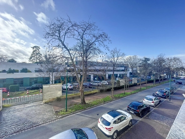 Appartement 2 pièces avec balcon, cave et parking au cœur de Rueil-Malmaison