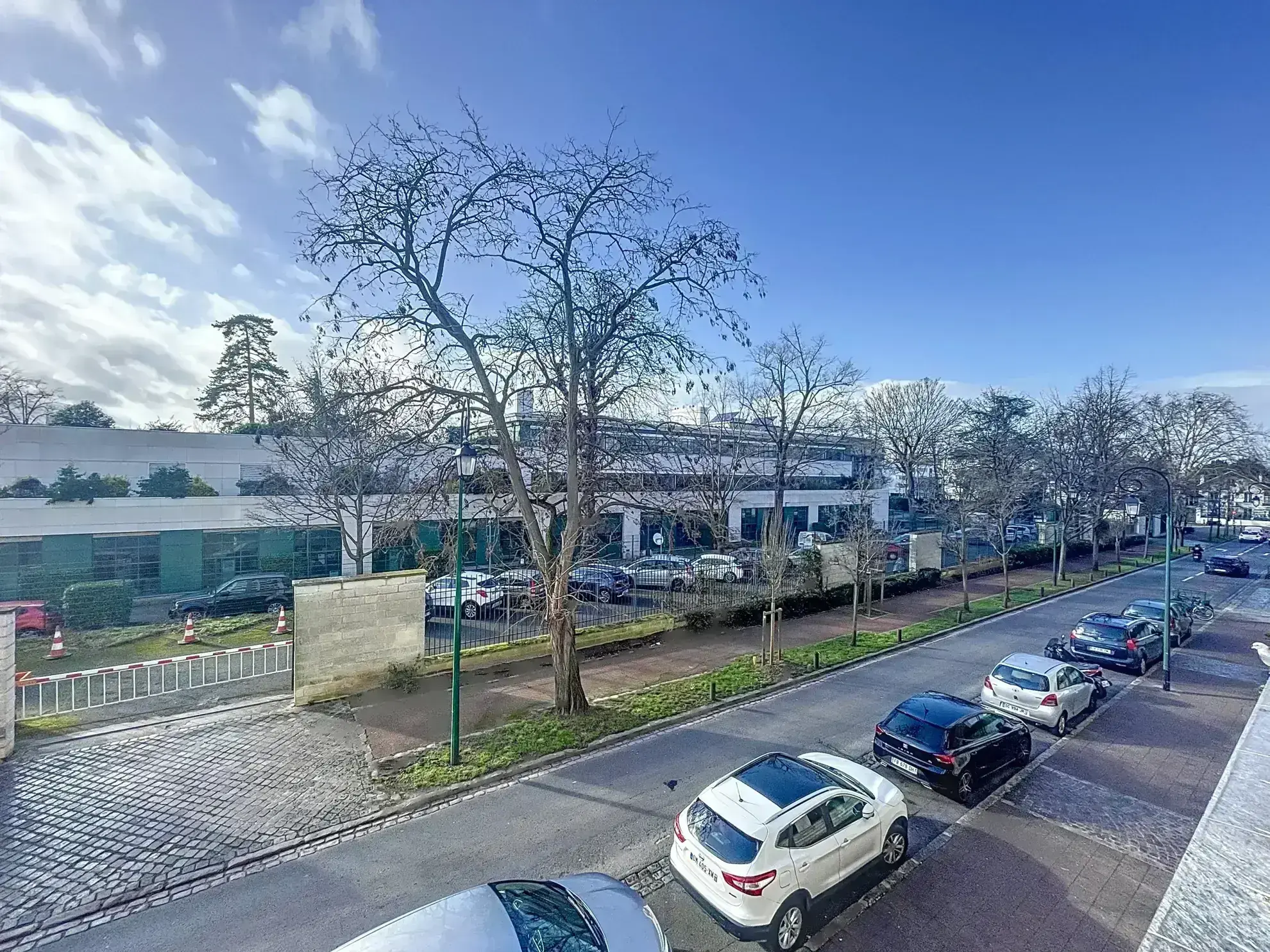 Appartement 2 pièces avec balcon, cave et parking au cœur de Rueil-Malmaison 