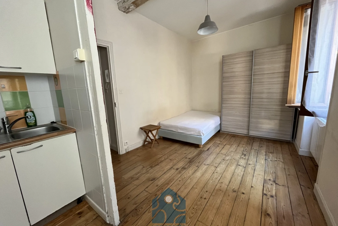 Studio de 20,5 m² à Clermont-Ferrand centre-ville, résidence calme et ancien immeuble 