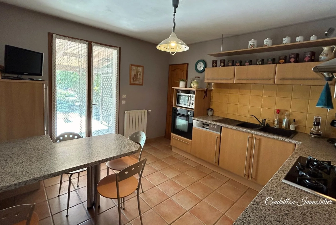 Maison de plain-pied avec sous-sol, piscine et 4 chambres à Bourganeuf 