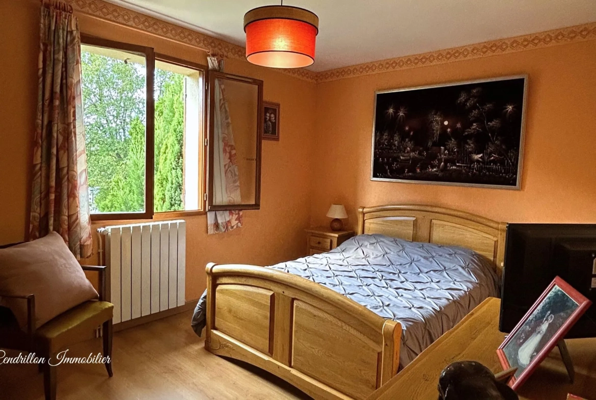 Maison de plain-pied avec sous-sol, piscine et 4 chambres à Bourganeuf 