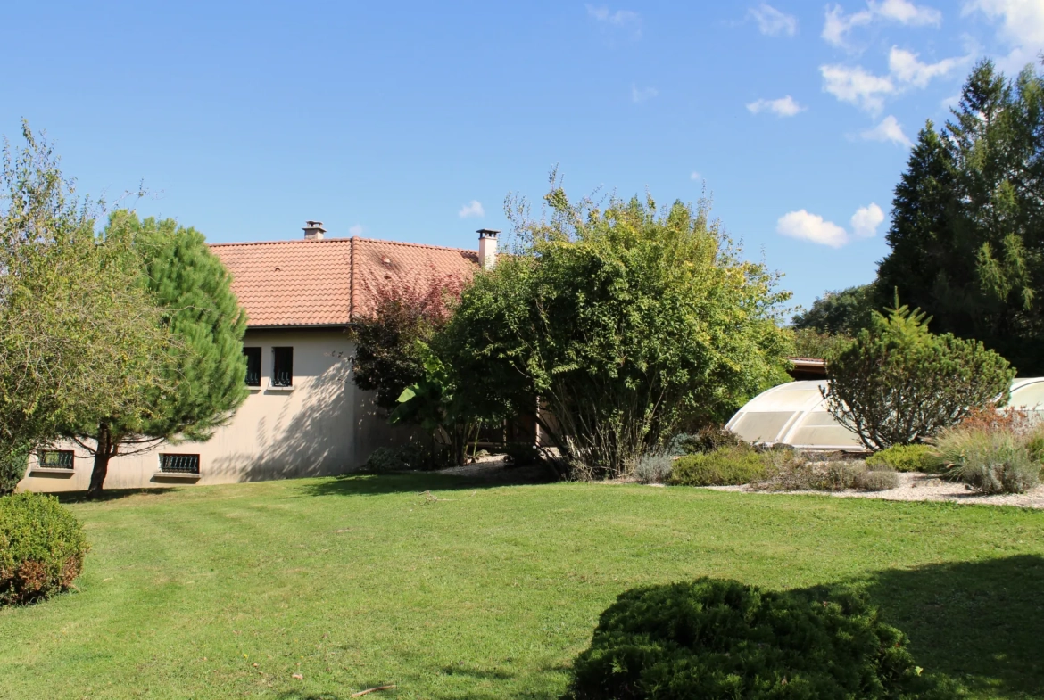 Maison de plain-pied avec sous-sol, piscine et 4 chambres à Bourganeuf 